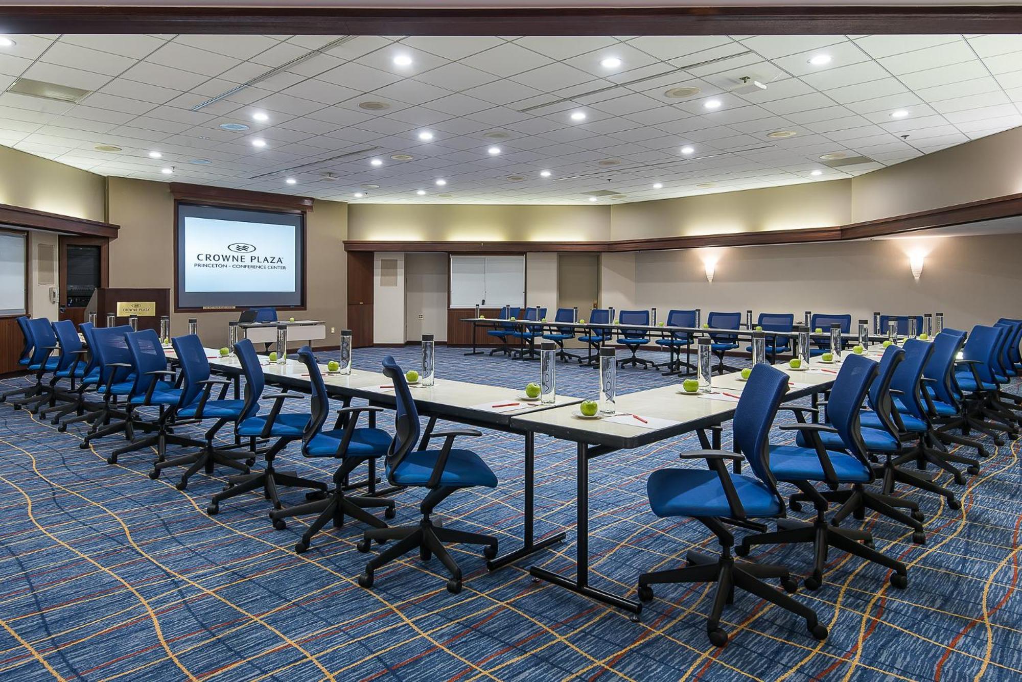 Crowne Plaza Princeton - Conference Center By Ihg Экстерьер фото